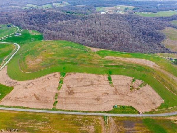 N American Road , Dover, OH 44622