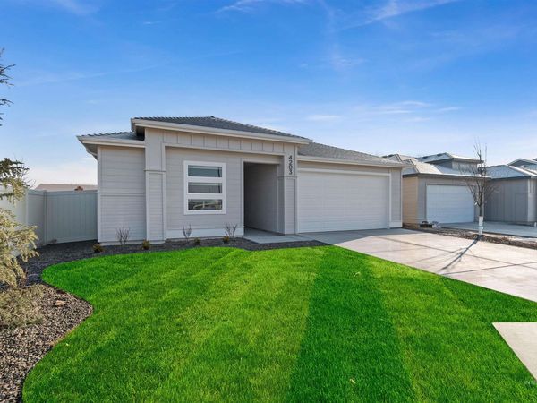 869 S Contusion Ave, Nampa, ID 83651