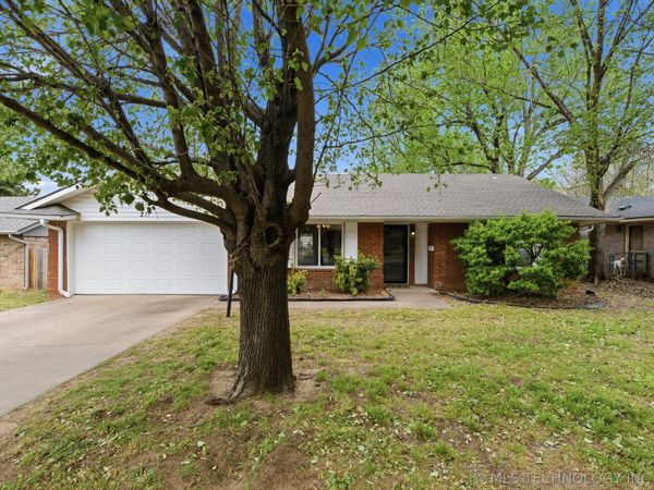 211 W 17th Street , Owasso, OK 74055