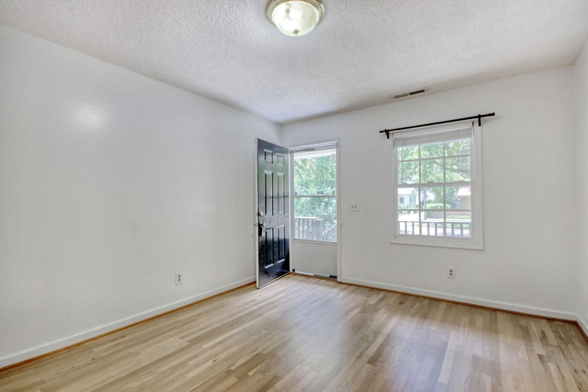 1028 Duke St.  Photo 23