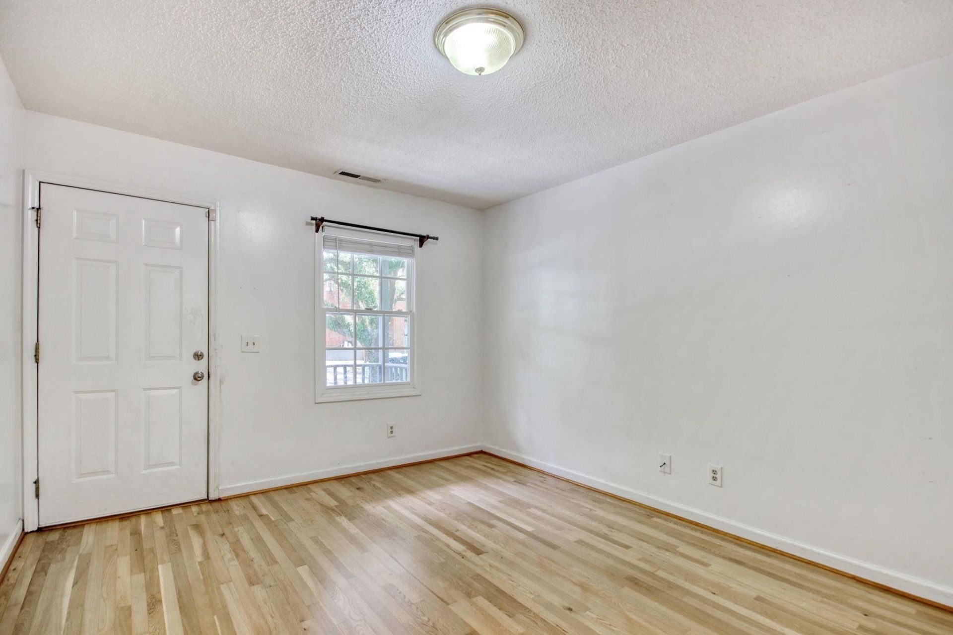 1028 Duke St.  Photo 25