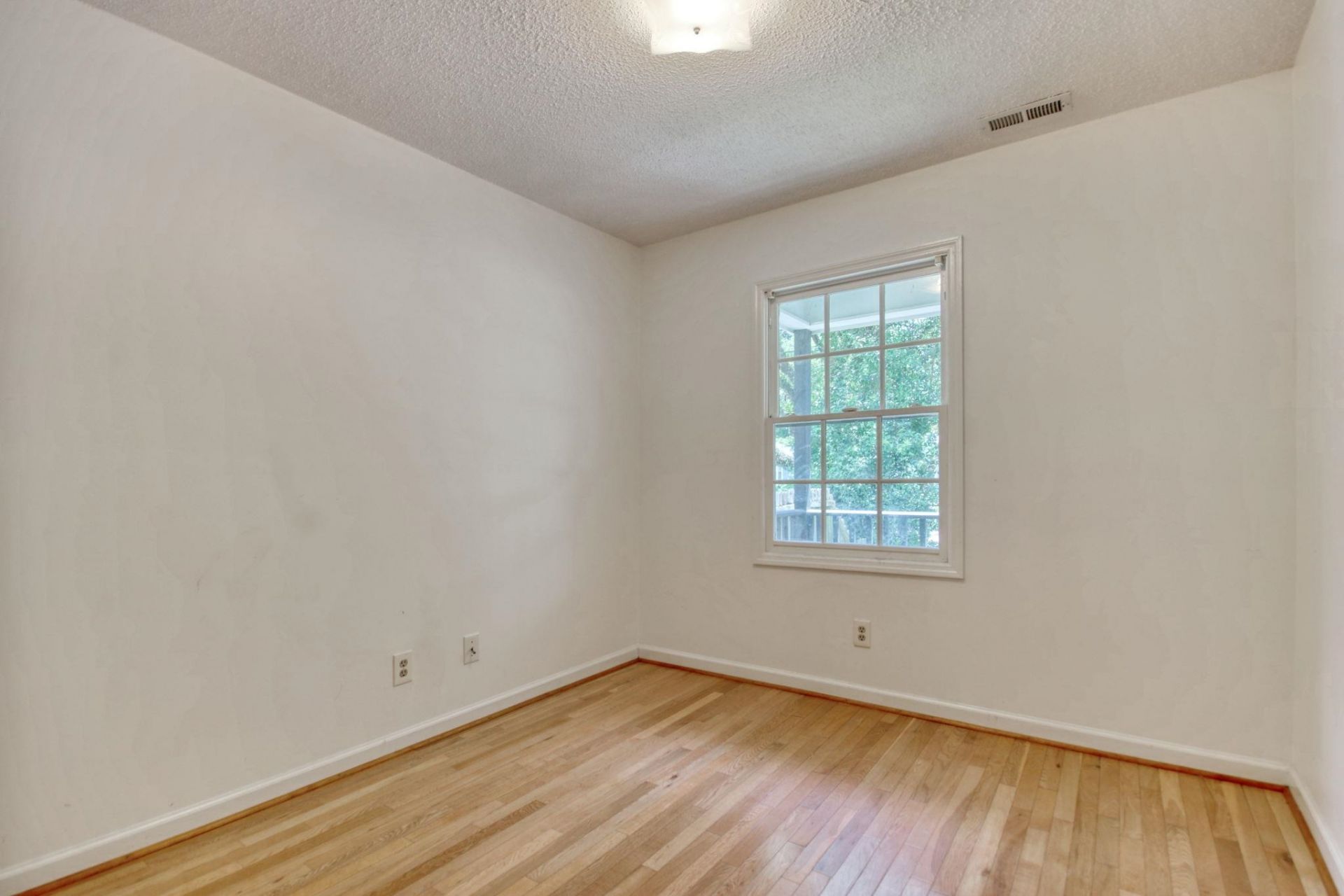 1028 Duke St.  Photo 7