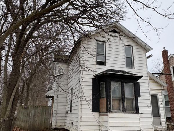 814 E North Street, Jackson, MI 49202