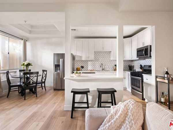 4943 Rosewood Avenue, Unit 104, Los Angeles, CA 90004