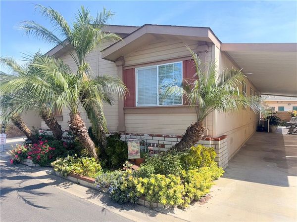 10681 Oak Street, Unit 27, Los Alamitos, CA 90720