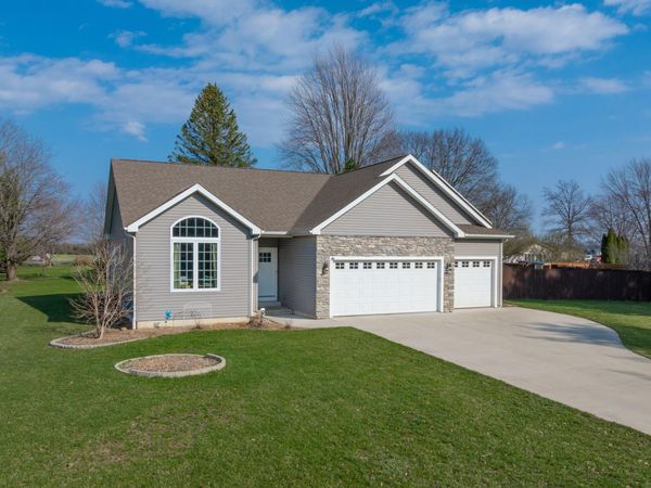 2206 S Old Ditch Road, Warsaw, IN 46580