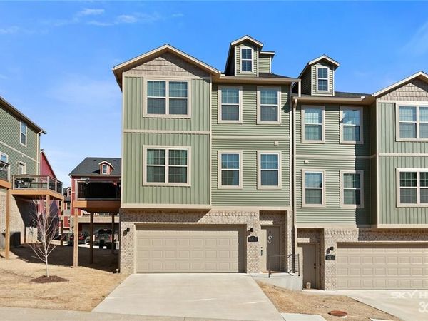 2810 W Auburn Drive , Fayetteville, AR 72704