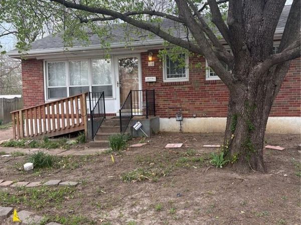 10 Regina Court , Florissant, MO 63031