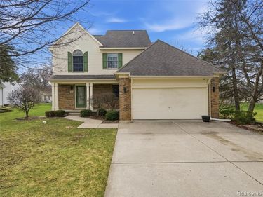 567 Greens Way Boulevard, Lapeer, MI 48446