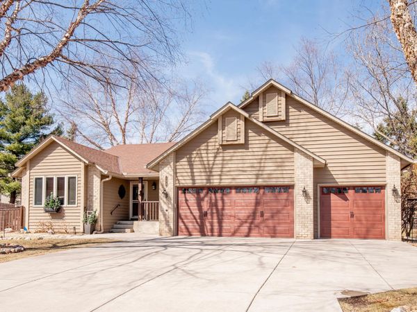 129 Hemlock Place, Vadnais Heights, MN 55127