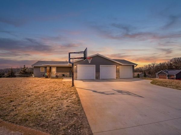 101 Meadow Lane, New London, MN 56273