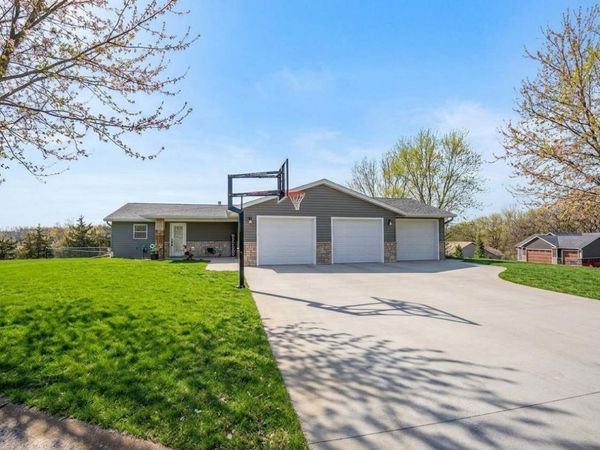 101 Meadow Lane, New London, MN 56273