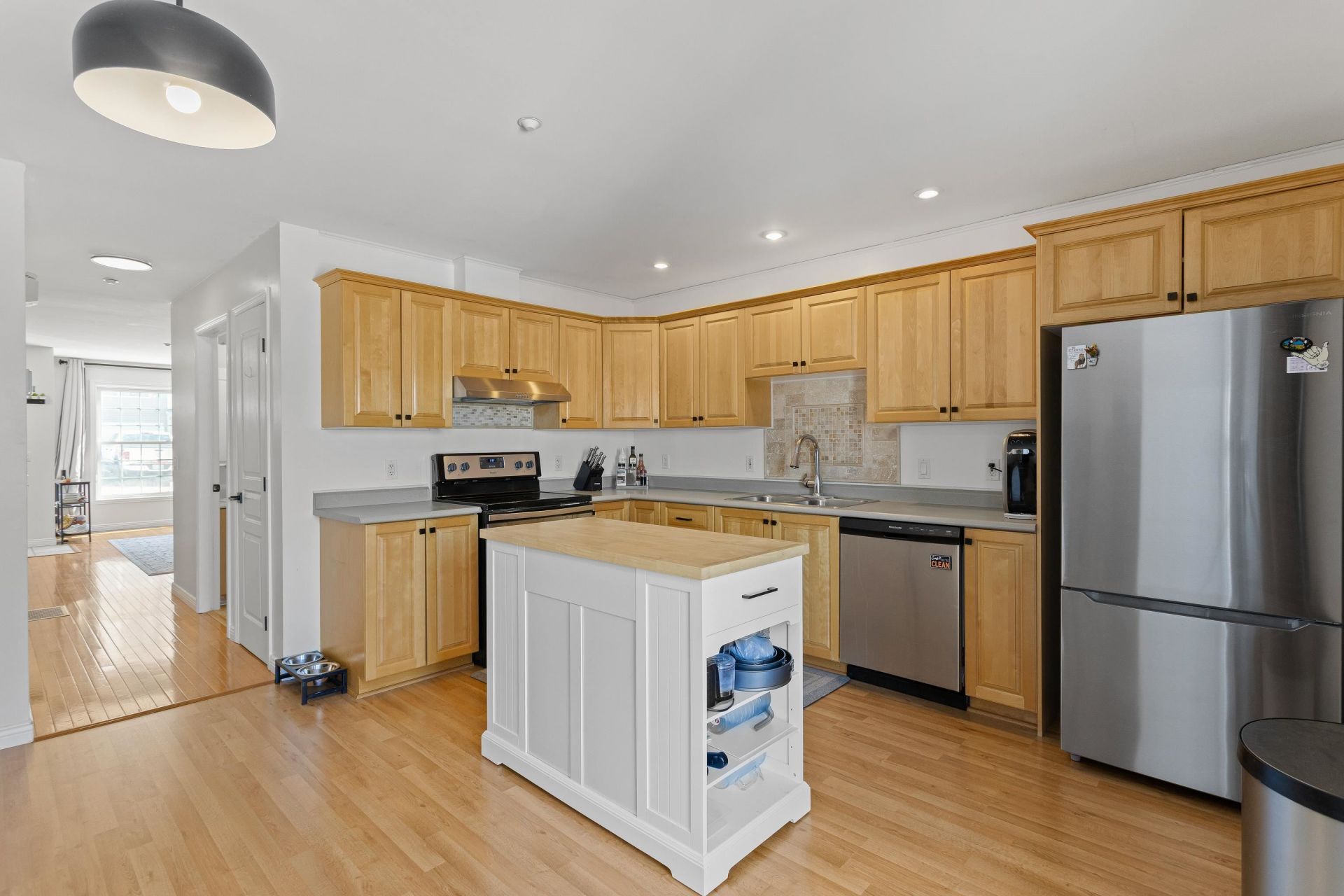 6 Tammy Court, Unit B, Hudson, NH 03051 Main Photo