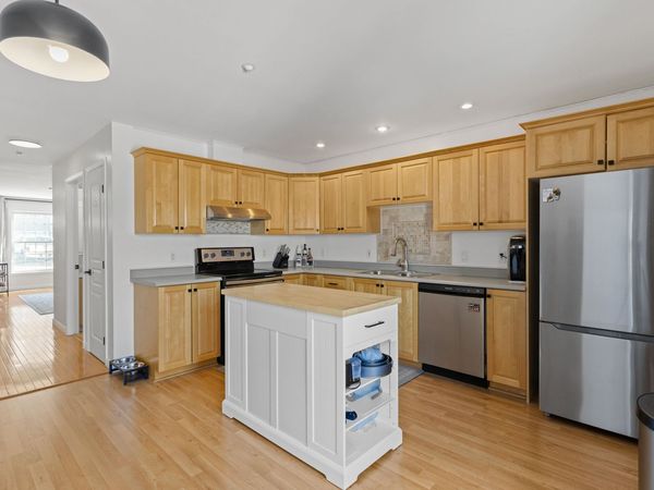 6 Tammy Court, Unit B, Hudson, NH 03051