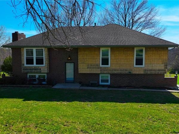 6470 SE Horseshoe Drive, Holt, MO 64048