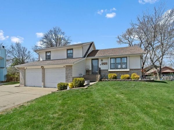 1212 Breckenridge Court, Blue Springs, MO 64015