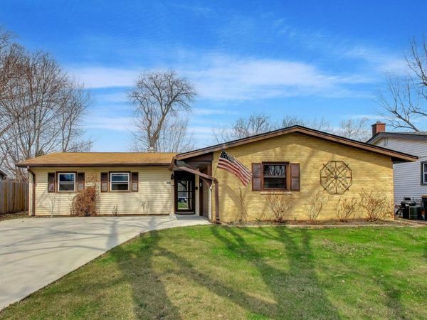 1008 Woodland Drive , Wheeling, IL 60090