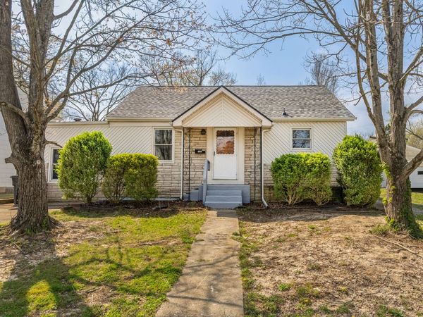 1105 W Walkup Avenue , Carbondale, IL 62901