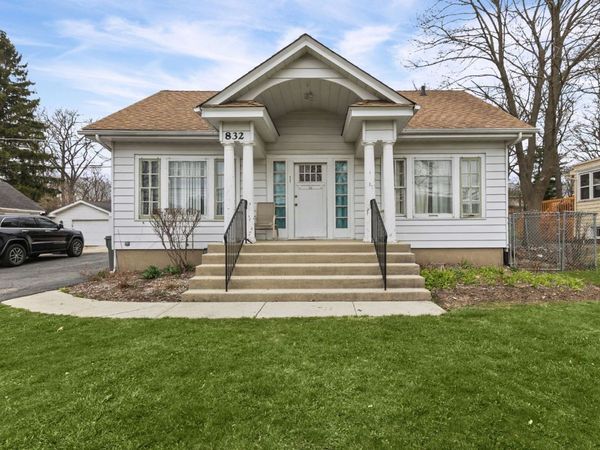 832 Bode Road , Elgin, IL 60120