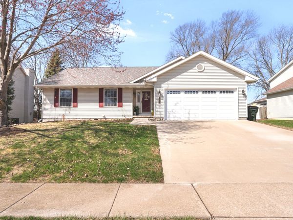 5018 Coventry Court , Davenport, IA 52807
