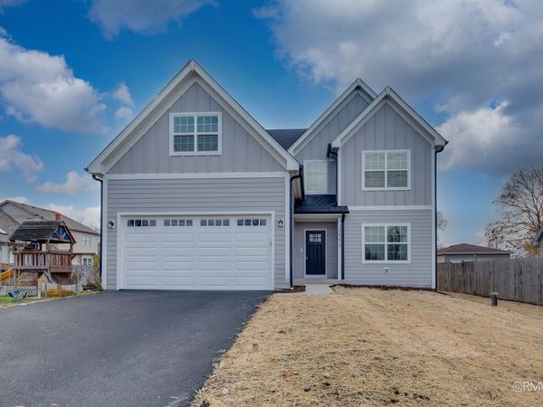 25W275 Doris Avenue , Carol Stream, IL 60188