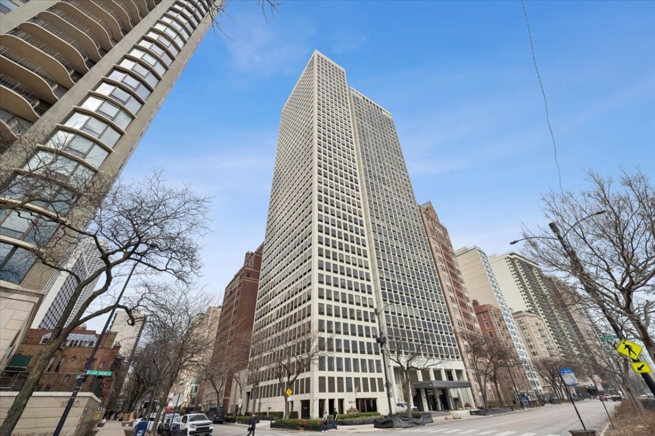 1100 N Lake Shore Drive, Unit 7B, Chicago, IL 60611 Main Photo