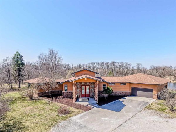 1330 100th St, West Liberty, IA 52776