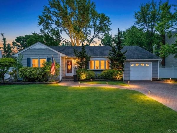 990 Thomas Avenue , Baldwin, NY 11510