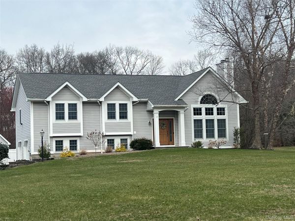 30 Huckleberry Lane, Hopewell Junction, NY 12533