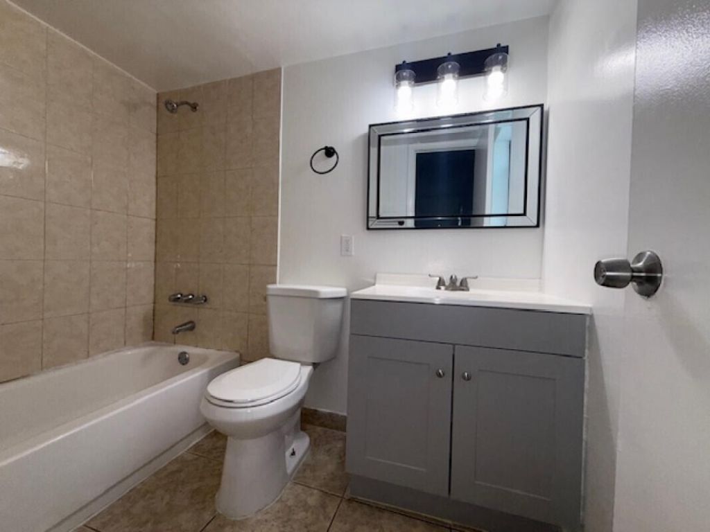 889 Riverside Drive, Unit 218, Fort Lauderdale, FL 33312 Photo