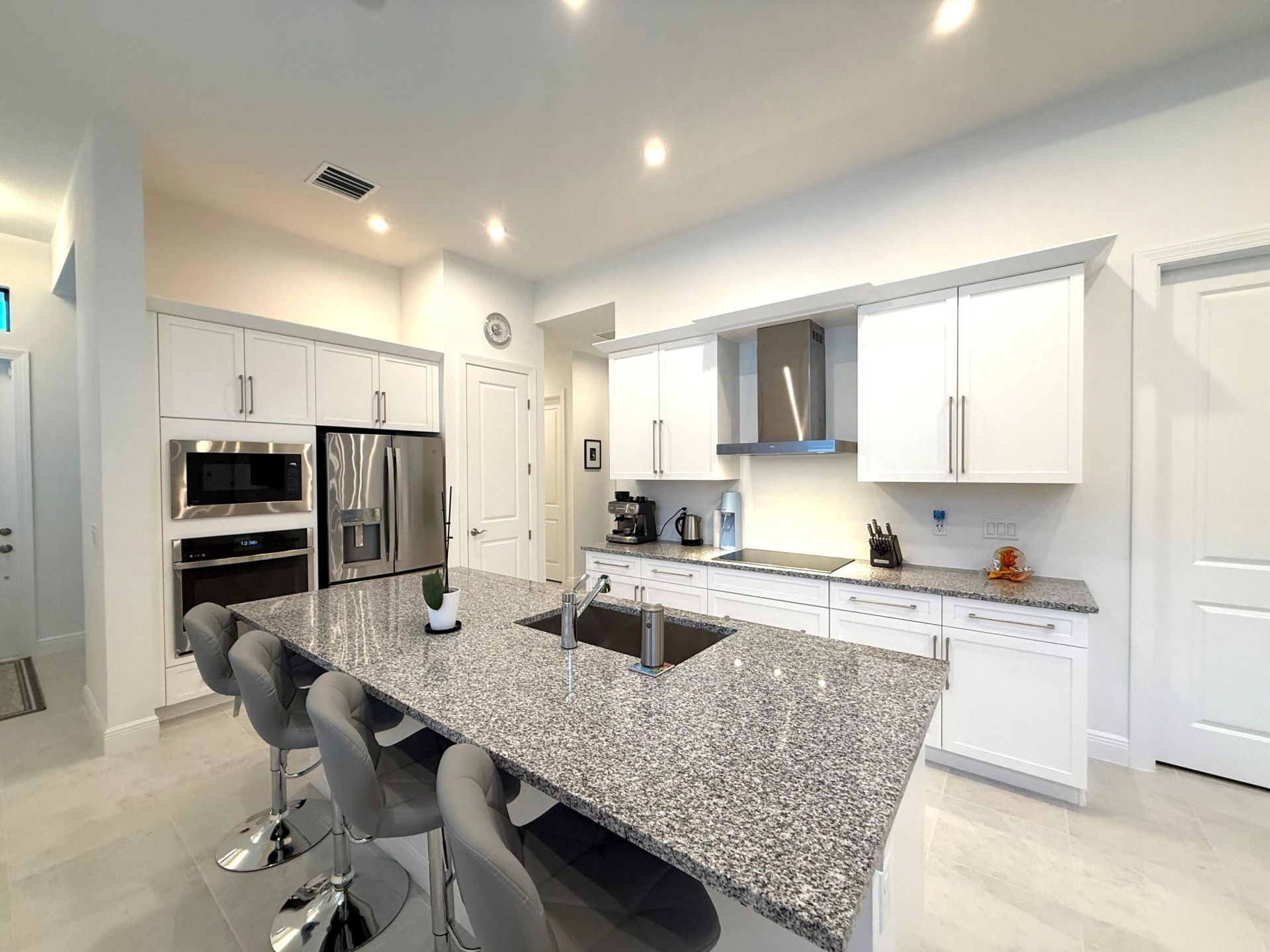 187 SE Via Sangro, Port Saint Lucie, FL 34952 Photo