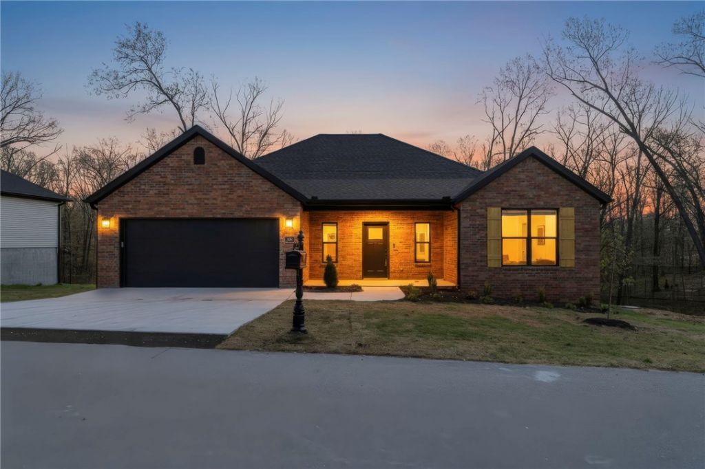 98 Selkirk Drive, Bella Vista, AR 72715 Main Photo