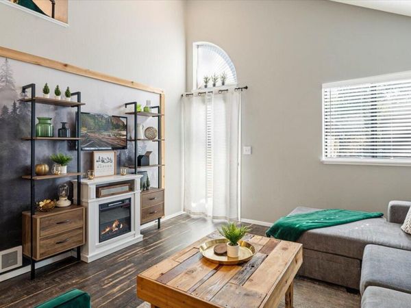 56856 Enterprise Drive, Unit # E4, Sunriver, OR 97707