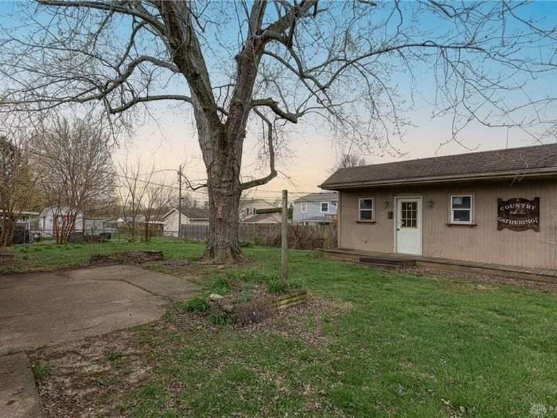 7619 Bassett Drive, Huber Heights, OH 45424 Photo 18