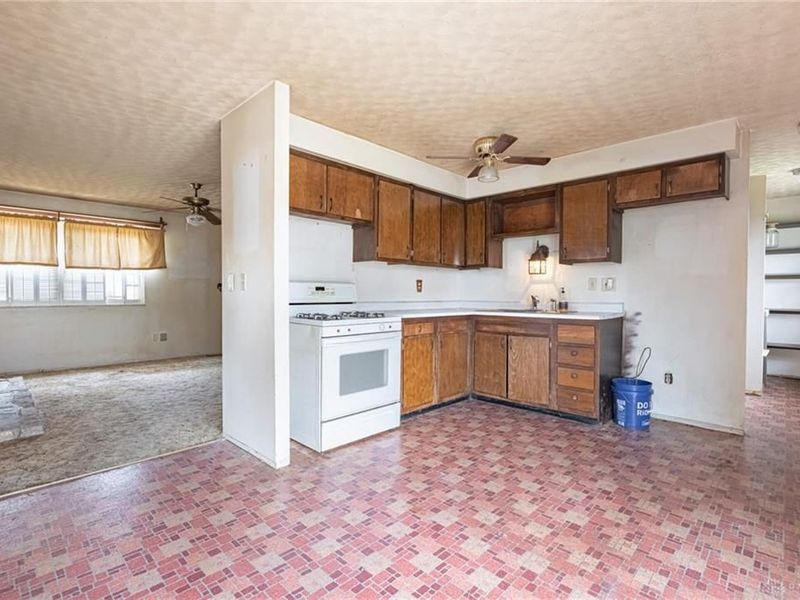 7619 Bassett Drive, Huber Heights, OH 45424 Photo 6