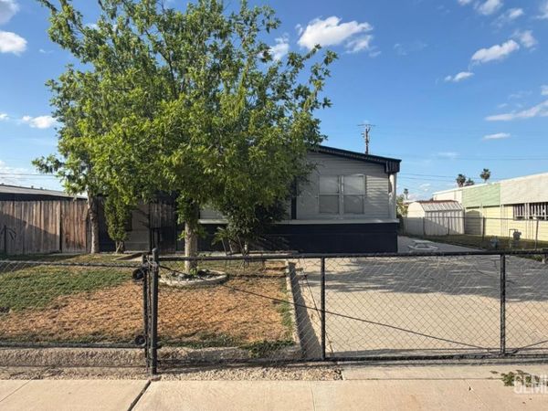 2512 Fairview Road, Bakersfield, CA 93304