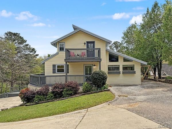 15550 Beacon Point Drive , Northport, AL 35475