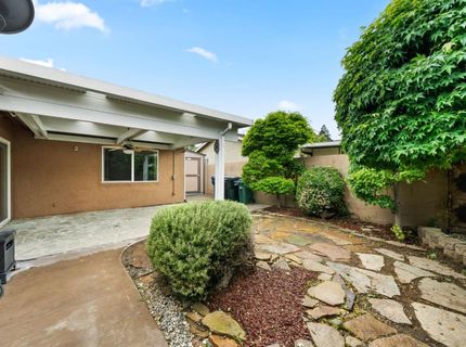 7523 Sunfaire Ln, Sacramento, CA 95828 Photo