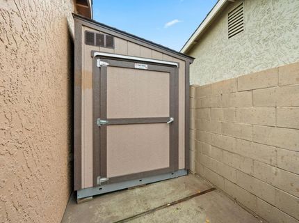 7523 Sunfaire Ln, Sacramento, CA 95828 Photo