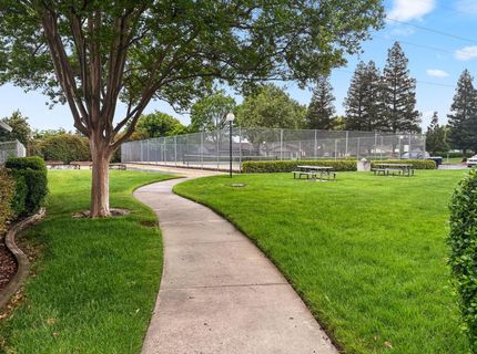 7523 Sunfaire Ln, Sacramento, CA 95828 Photo