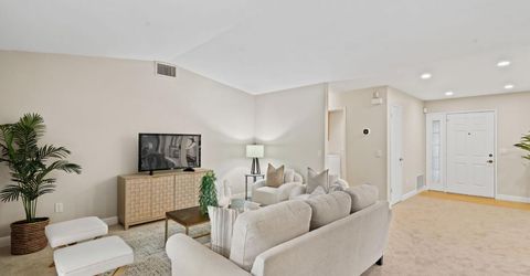 7523 Sunfaire Ln, Sacramento, CA 95828 Photo