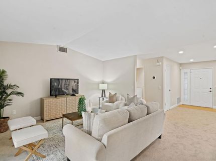 7523 Sunfaire Ln, Sacramento, CA 95828 Photo