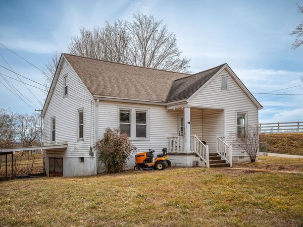 304 S Young St , Sparta, TN 38583