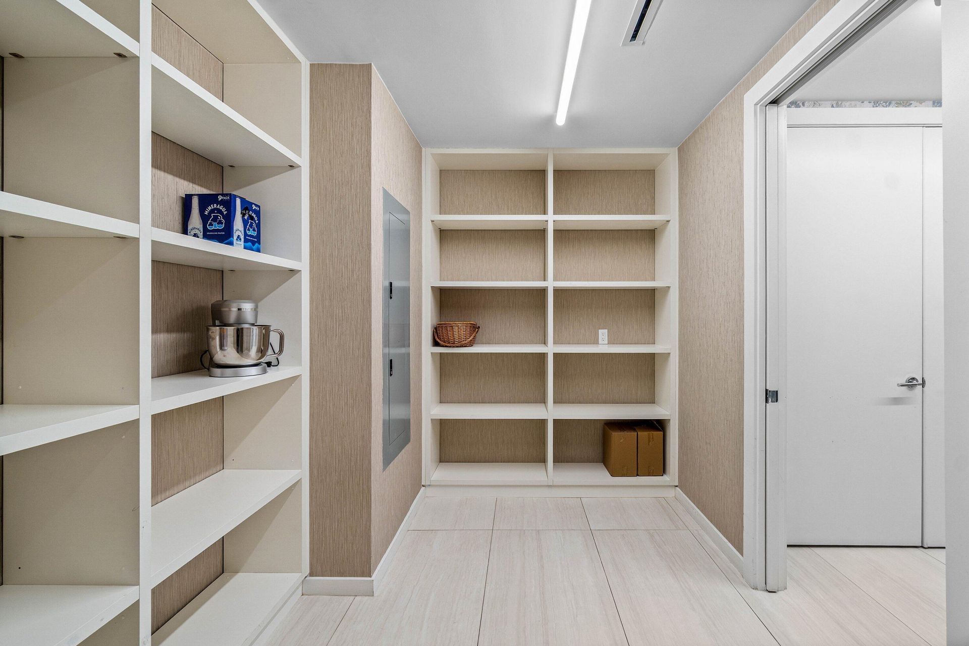 200 SE Mizner Boulevard, Unit 209, Boca Raton, FL 33432 Photo