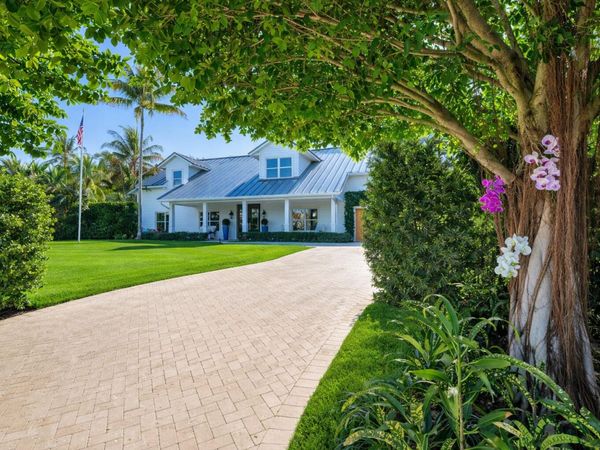 8389 SE Woodcrest Place, Hobe Sound, FL 33455