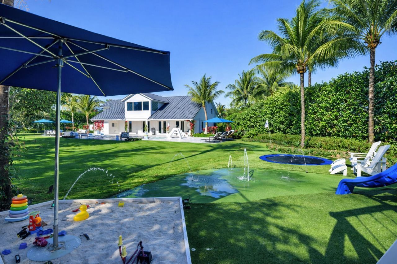 8389 SE Woodcrest Place, Hobe Sound, FL 33455 Photo