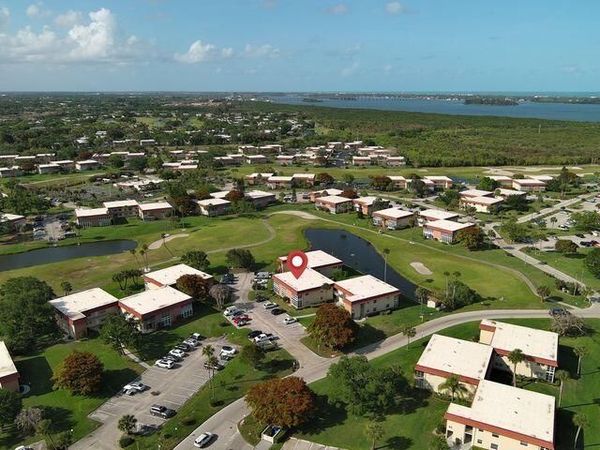 66 Woodland Drive, Unit 204, Vero Beach, FL 32962