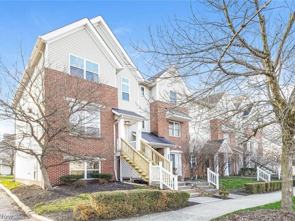 821 Nela View Road, Cleveland Heights, OH 44112