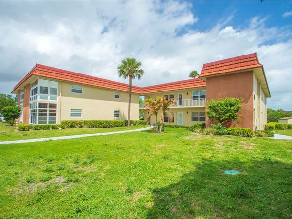 66 Woodland Drive, Unit 204, Vero Beach, FL 32962