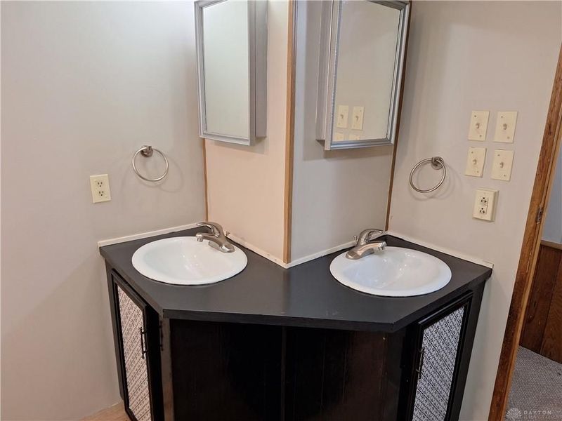 10561 Aldora Drive, Miami Township, OH 45342 Photo 3